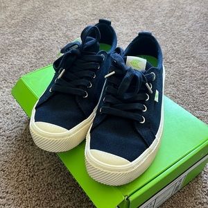Cariuma OCA Low Navy Canvas Sneakers